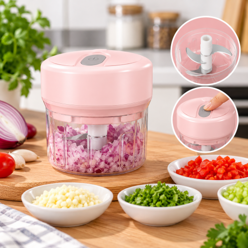 Picadora eléctrica compacta con recipiente transparente y cuchillas metálicas. Ideal para picar cebolla, ajo, verduras y otros ingredientes. Venta por mayoreo.