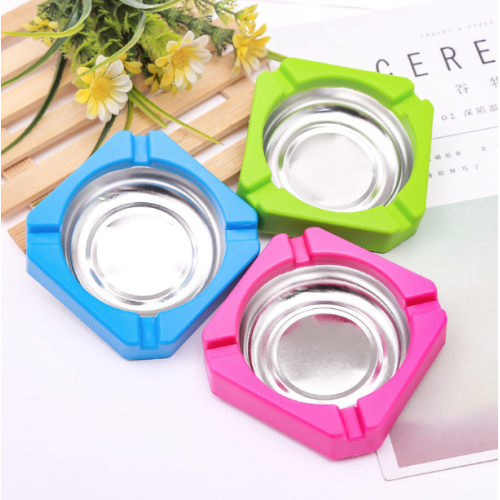 Cenicero Portátil Antideslizante diseño resistente, colores variados y ranuras para cigarrillos- Por mayoreo 