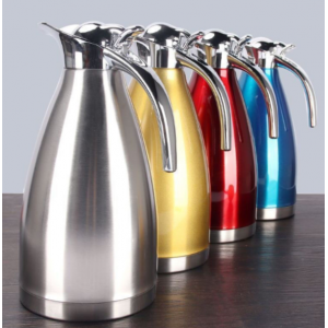 Jarra térmica práctica y elegante para servir y conservar la temperatura de tus bebidas. Ideal para hogar y negocio. Venta por mayoreo.