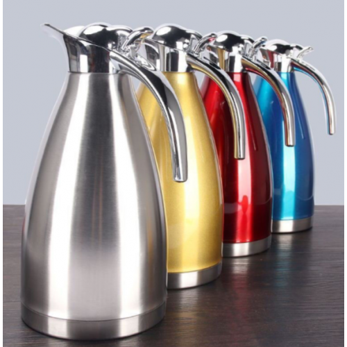 Jarra térmica práctica y elegante para servir y conservar la temperatura de tus bebidas. Ideal para hogar y negocio. Venta por mayoreo.