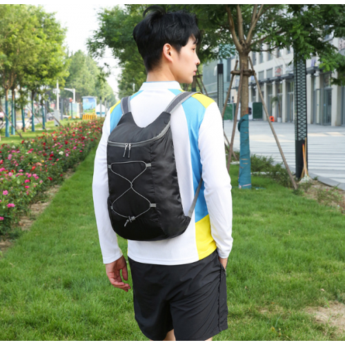 Mochila plegable ultraligera impermeable para viaje, gym y deporte. Compacta, resistente y fácil de guardar. Venta por mayoreo.
