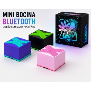 Mini bocina portátil tipo cubo con diseño colorido y compacto, ideal para música en casa, oficina o viajes.- Por mayoreo 