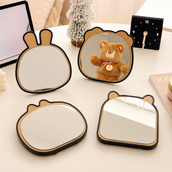 Espejo de maquillaje con diseño adorable de animalitos, ideal para tocador, escritorio, recámara o decoración kawaii. por mayoreo 