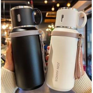 Taza térmica de gran capacidad de acero inoxidable 316 de 800ml. con taza integrada y correa. Por Mayoreo BZ835