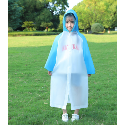 Impermeable infantil transparente con capucha, ideal para proteger a niñas y niños durante la temporada de lluvia- Por mayoreo