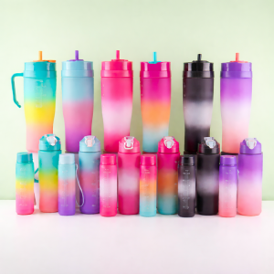 Trío de botellas deportivas reutilizables con popote y diseño degradado. Ideales para uso diario. Por mayoreo 883478