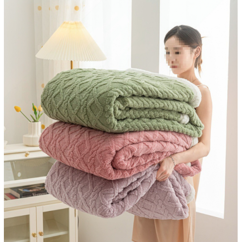 Frazada gruesa, suave y acolchada, ideal para cama o sofá en días fríos. Por mayoreo 