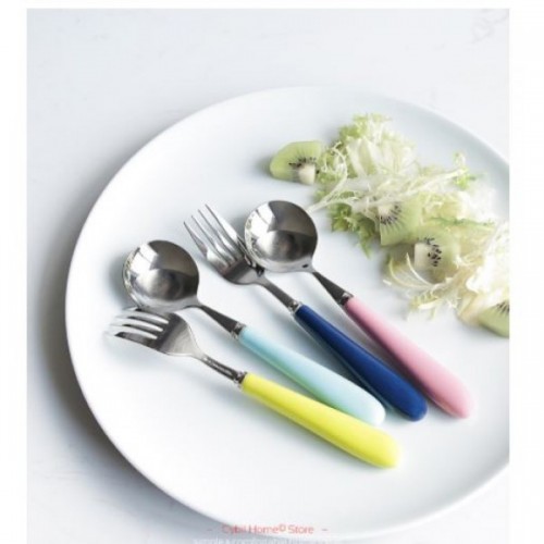 Set de cuchara y tenedor infantil de acero inoxidable con mango ergonómico, seguro, resistente y fácil de usar- Por mayoreo 