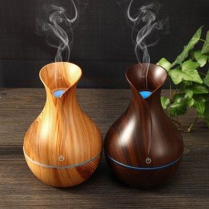 Humidificador ultrasónico con diseño tipo madera, luz LED y control táctil, ideal para hogar u oficina. Venta por mayoreo ZF-00330
