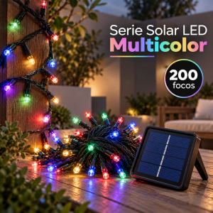 Serie solar LED multicolor con 200 focos y panel solar, ideal para iluminación decorativa en distintos espacios.