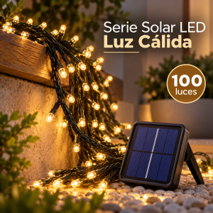 Serie solar LED de luz cálida con 100 luces y panel solar, ideal para iluminación decorativa en distintos espacios.