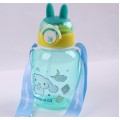 Botellas infantiles con orejas de conejo y correa ajustable – Diseño de dibujos animados – Tapa abatible con popote- Por Mayoreo 883535