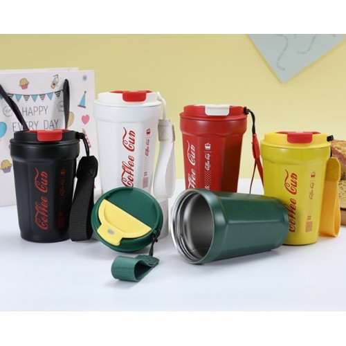 Termo portátil tipo vaso de 450ml con correa y tapa hermética – Diseño estilo lata en colores variados, ideal para café, té y bebidas frías o calientes Por Mayoreo BZ820
