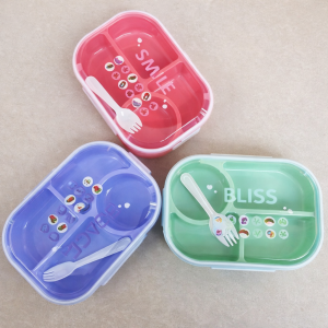 Lonchera Infantil con Compartimentos y Cubiertos Incluidos- Ideal para escuela y guardería. Diseño práctico y colorido. Por Mayoreo M34878-3 