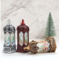 Faroles decorativos navideños LED con luz cálida en diferentes acabados, que brillan a través de sus ventanas. Perfectos para decorar el hogar o regalar en Navidad. Por Mayoreo D-20690