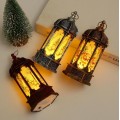 Faroles decorativos navideños LED con luz cálida en diferentes acabados, que brillan a través de sus ventanas. Perfectos para decorar el hogar o regalar en Navidad. Por Mayoreo D-20690
