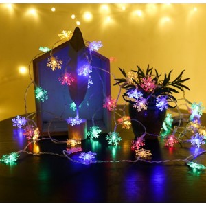Guirnalda de luces LED multicolor en forma de copos de nieve. Ideal para decoración navideña, invernal o temáticas festivas. Crea un ambiente mágico y brillante Por Mayoreo D-22097