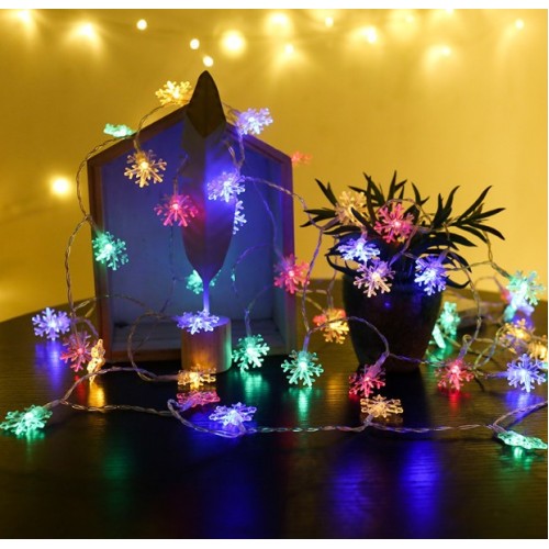 Guirnalda de luces LED multicolor en forma de copos de nieve. Ideal para decoración navideña, invernal o temáticas festivas. Crea un ambiente mágico y brillante Por Mayoreo D-22097