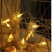 Series de luces LED con estrellas en tono cálido, perfectas para decoración elegante, navideña o crear ambientes acogedores. para interiores.  Por Mayoreo D-22100