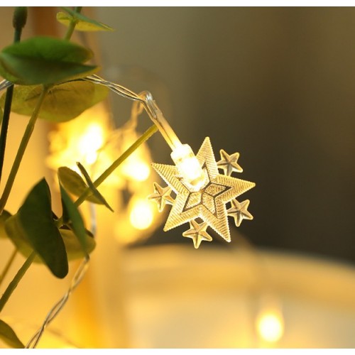 Series de luces LED con estrellas en tono cálido, perfectas para decoración elegante, navideña o crear ambientes acogedores. para interiores.  Por Mayoreo D-22100