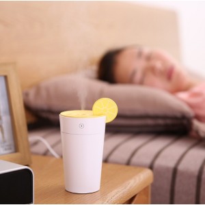 Humidificador portátil con diseño de limón, conexión USB y luz LED ambiental. Mejora la calidad del aire y brinda un aroma fresco.- Por Mayoreo JSQ34