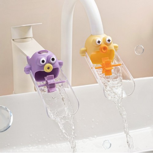 Extensor de grifo infantil con forma de pez. Facilita que los niños alcancen el agua para lavarse las manos de manera divertida y segura. Por Mayoreo W-RWJG5257