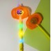 Varita mágica de calabaza con luces LED multicolor – Juguete luminoso para Halloween, fiestas y disfraces infantiles, ideal para decoración y diversión nocturna, Por Mayoreo WSJPP-B089 