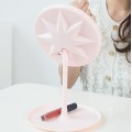 Espejo redondo de maquillaje con luz LED táctil, diseño moderno de mesa en colores blanco y rosa, portátil y regulable para rutinas de belleza y cuidado personal, Mayoreo WSM-2593