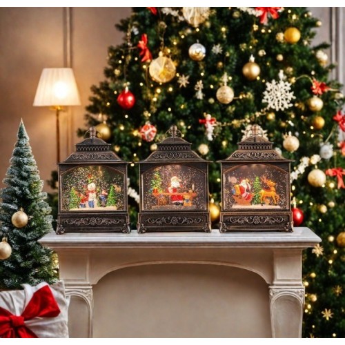 Farol navideño con luz LED cálida y efecto nieve en movimiento. Ideal para decorar sala, repisa o mesa en Navidad de diferentes diseños Por Mayoreo D-20159 