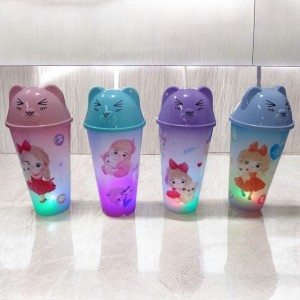 Vaso con popote de 600ml con luz de dibujos animados 882957-C
