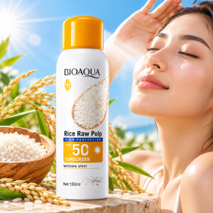 Protector solar BIOAQUA SPF 50+ en spray de 150 ml con extracto de arroz. Presentación práctica para complementar el cuidado y protección de la piel. Venta por mayoreo.