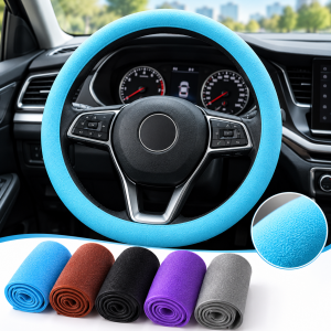 Funda elástica y texturizada para volante de automóvil. Cómoda, práctica y disponible en diferentes colores. Venta por mayoreo.