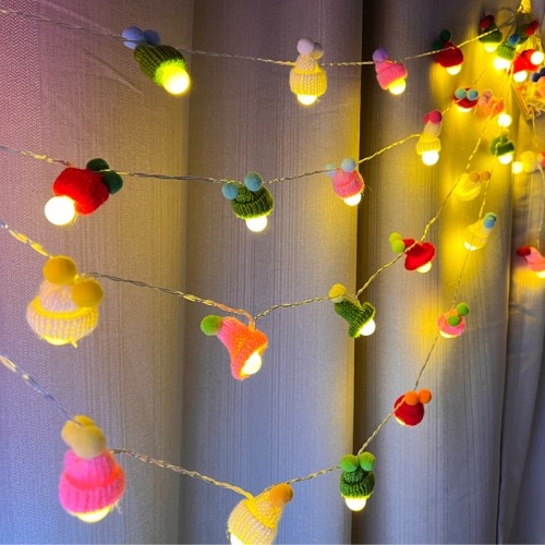 Serie de luces decorativas LED USB 2 metros con 10 focos y gorritos tejidos multicolor venta por mayoreo ZFM-0152