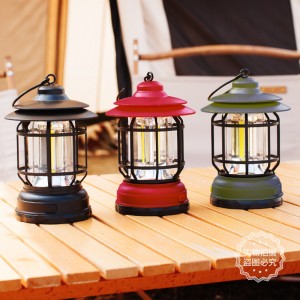 Ilumina tus espacios con estilo con esta lámpara retro LED recargable, perfecta para camping, jardín o decoración del hogar. Venta al por mayor LX3-DP10146