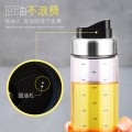Aceitero con tapa antigoteo de vidrio y acero inoxidable. Ideal para aceite, vinagre o salsa de soya. Diseño moderno y funcional. 11491
