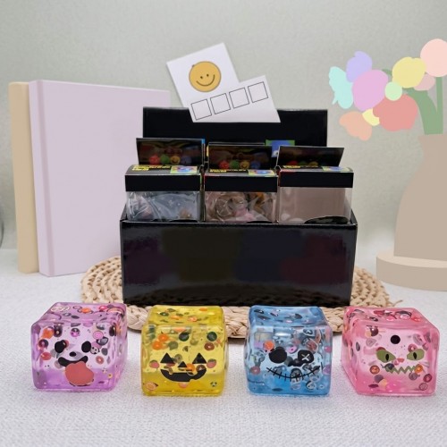 Squishy de Halloween con diseños surtidos, ideal para quienes buscan un juguete divertido, decorativo y agradable de manipular. Squishy de Halloween con diseños surtidos, ideal para quienes buscan un juguete divertido, decorativo y agradable de manipular.