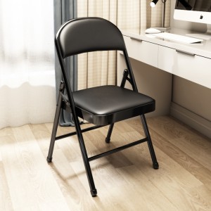 Silla plegable con asiento y respaldo acolchonado en color negro. Estructura metálica resistente y diseño práctico que ahorra espacio venta al por mayor  13893-4Silla plegable acolchonada negra – Cómoda y resistente para oficina y hogar