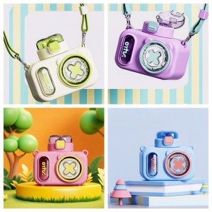 Divertida botella para niños con diseño de camara fotografica icluye correa ajustable par llevarla colgada y boquilla abatible a prueba de derrames  venta al por mayor  1536
