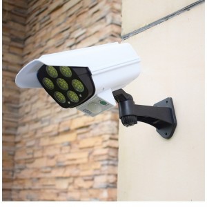 Lámpara solar LED recargable con control remoto. Ideal para exteriores, jardín o patio. Iluminación práctica sin cables. Venta por mayoreo