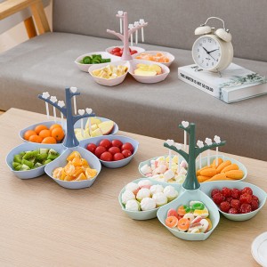 Charola botanera con divisiones, diseño central decorativo tipo árbol y palillos con figuras, ideal para frutas, dulces y botanas. Venta por mayoreo