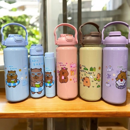 Trio de botellas de agua con dibujos animados de Capibara (1800+800+280ml) al por mayor 163085
