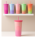 Vaso liso de 1 litro con textura y popote reutilizable, colores variados y difuminados, ideal para bebidas frías o calientes. Venta por mayoreo. 1646