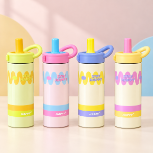 Termo con boquilla de 650 ml en colores pastel, ideal para llevar bebidas durante el día. Venta por mayoreo