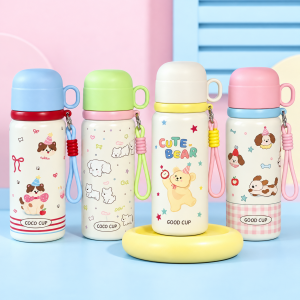 Termo Infantil de 550 ml con Cordón, Diseños de Caricatura y Colores Surtidos por Mayoreo