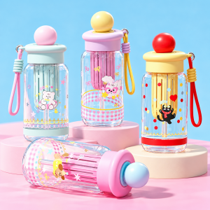 Botella Infantil de 550 ml con Popote, Cordón y Diseños Surtidos por Mayoreo