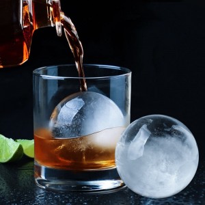 Molde de silicona para hacer bolas de hielo grandes de 3.46 oz (2.36”). Fácil de usar, flexible, reutilizable y perfecto para whisky, cocteles y bebidas frías. Ideal para casa, bar y regalos. Venta por mayoreo 34142-132