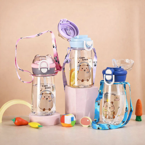 Botella infantil de agua 500 ml con popote y correa diseño capibara venta por mayoreo 3527 Botella infantil de agua 500 ml con popote y correa diseño capibara venta por mayoreo 3527