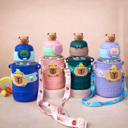 Botella infantil con funda de silicón, popote y correa diseño oso 3D venta por mayoreo 3553 Botella infantil con funda de silicón, popote y correa diseño oso 3D venta por mayoreo 3553