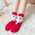 Calcetas de peluche térmicas con diseños navideños, modelos surtidos de Santa, reno y árbol de Navidad. Suaves, cómodas y perfectas para regalo. Venta al por mayor 3799