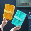 Lonchera tipo bento box con cierre elástico y compartimentos internos. Incluye cubiertos y está disponible en varios colores elegantes VENTA AL POR MAYOR 475LU